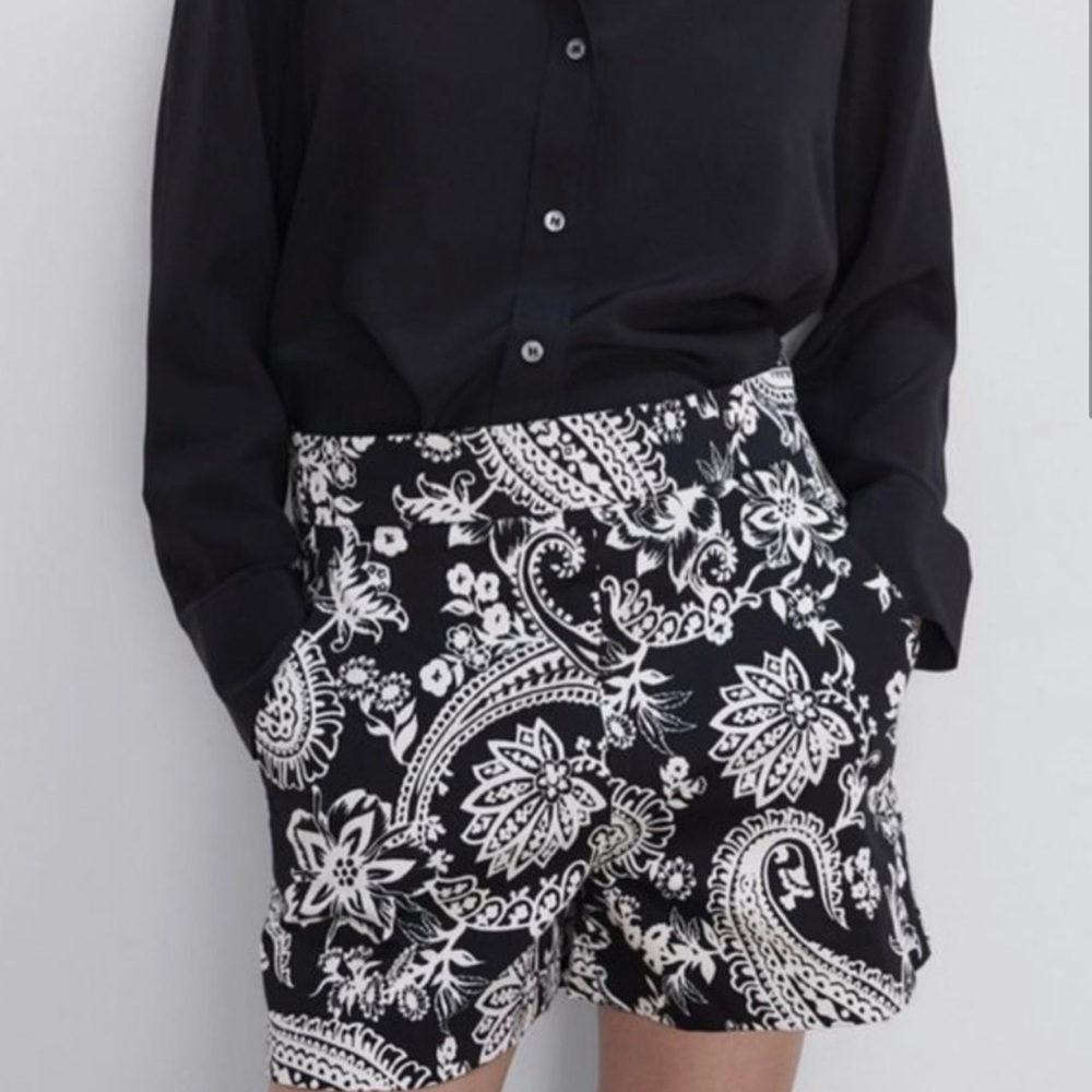Likeβ New! Zara Floral Paisley Print Shorts Black/White Cute Business Casual M - Picture 3 of 16